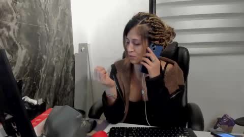 Snapshot of catt_evans1 chatting on 14, 10, 2025 CATT EVANS online show from 14, 10, 2025