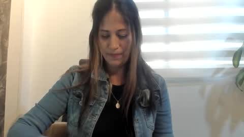 Snapshot of catt_evans1 chatting on 23, 11, 2025 CATT EVANS online show from 23, 11, 2025