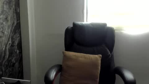 Snapshot of catt_evans1 chatting on 30, 11, 2025 CATT EVANS online show from 30, 11, 2025