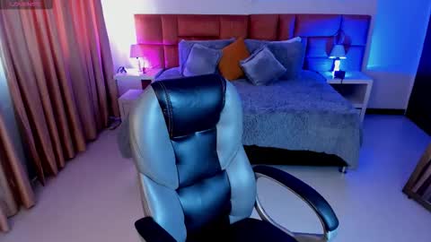 catti_brie_ online show from 23, 10, 2025