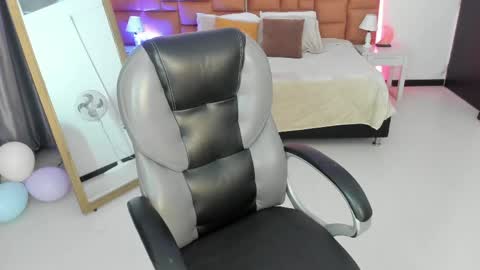 catti_brie_ online show from 22, 4, 2026