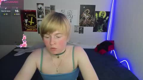 cattie_w_ online show from 17, 12, 2025