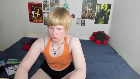 cattie_w_ online show from 29, 4, 2026