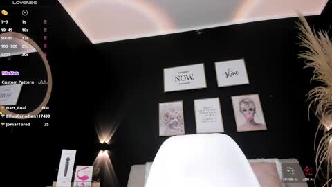 Snapshot of catvalentinee_ chatting on 31, 12, 2024 catvalentinee_ online show from 31, 12, 2024