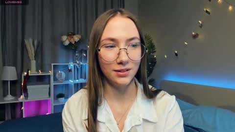 Josie Manesi online show from 9, 3, 2025