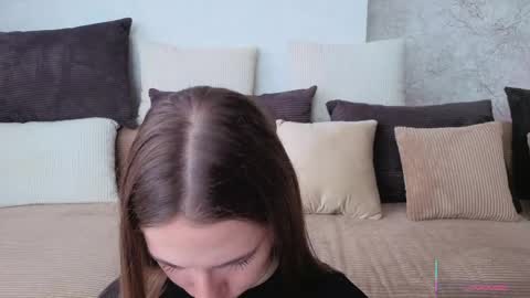 Josie Manesi online show from 4, 5, 2026