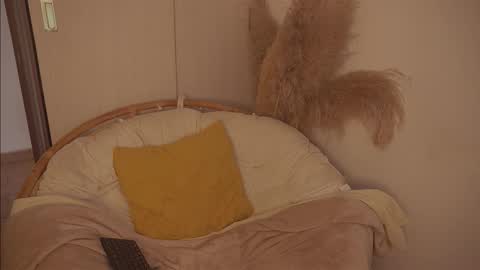 Diane Independent model online show from 16, 10, 2025