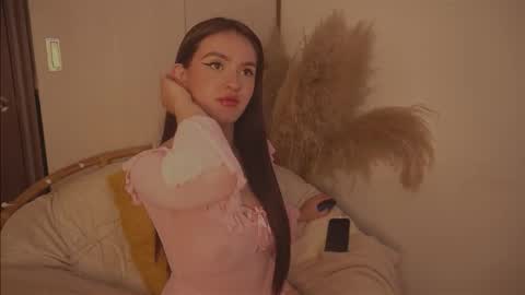 Diane Independent model online show from 4, 11, 2025