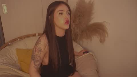 Diane Independent model online show from 11, 11, 2025