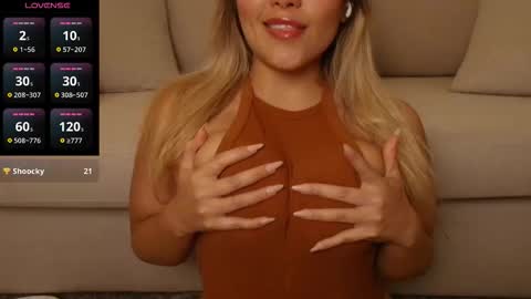 Snapshot of celiahenn chatting on 17, 12, 2025 Celia online show from 17, 12, 2025