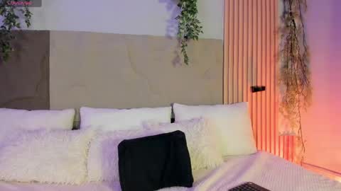 Hello guys my name is Sofi and Lizzie and  Vanessa online show from 30, 4, 2026