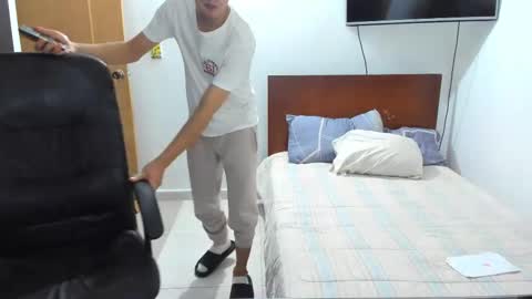 Snapshot of chandler_kenji chatting on 26, 11, 2025 Kenji online show from 26, 11, 2025