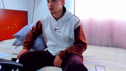 Snapshot of chandler_kenji chatting on 28, 11, 2025 Kenji online show from 28, 11, 2025