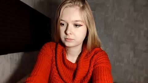 Snapshot of chanelledroz chatting on 15, 12, 2025 Lia online show from 15, 12, 2025