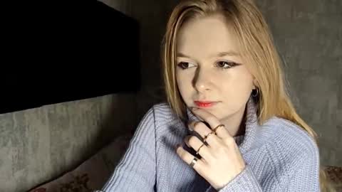 Snapshot of chanelledroz chatting on 19, 12, 2025 Lia online show from 19, 12, 2025