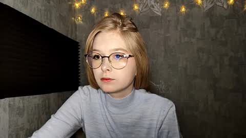 Snapshot of chanelledroz chatting on 23, 12, 2025 Lia online show from 23, 12, 2025