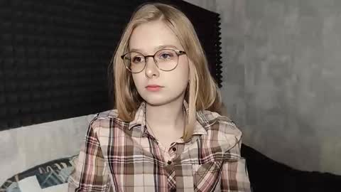 Snapshot of chanelledroz chatting on 25, 2, 2026 Lia online show from 25, 2, 2026