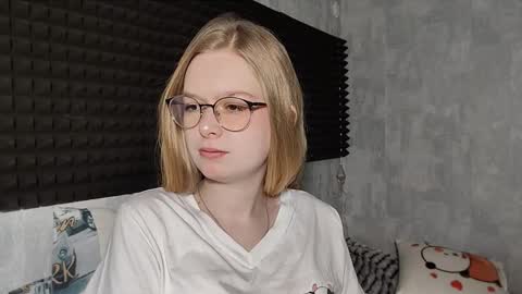 Snapshot of chanelledroz chatting on 2, 3, 2026 Lia online show from 2, 3, 2026