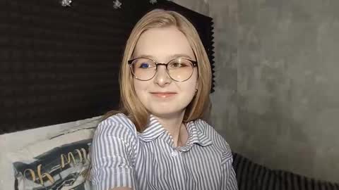 Snapshot of chanelledroz chatting on 6, 3, 2026 Lia online show from 6, 3, 2026