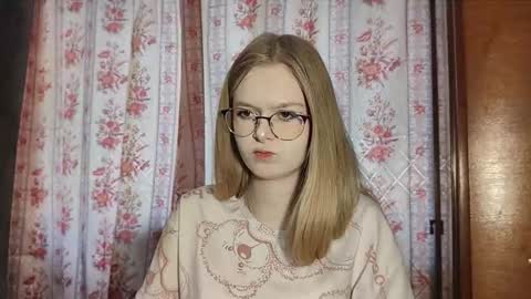 Snapshot of chanelledroz chatting on 17, 3, 2026 Lia online show from 17, 3, 2026