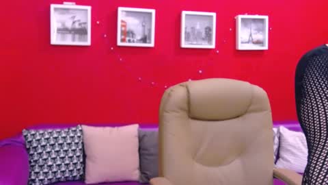 The Queen online show from 25, 1, 2025