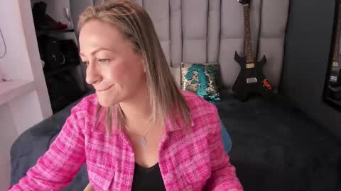 Charlot milf online show from 2, 12, 2025