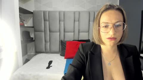 Charlot milf online show from 8, 4, 2026