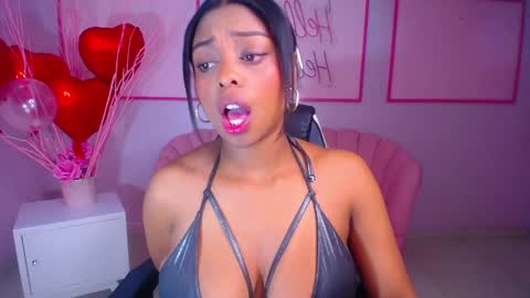 Snapshot of charlote_fun_a chatting on 5, 2, 2025 Charlote  online show from 5, 2, 2025