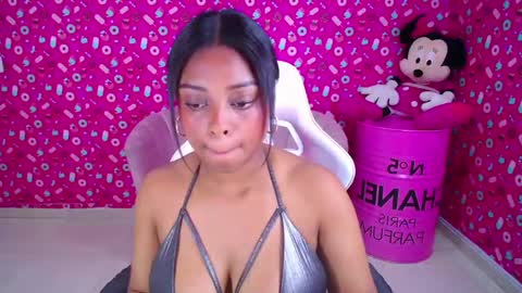 Snapshot of charlote_fun_a chatting on 5, 2, 2025 Charlote  online show from 5, 2, 2025