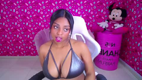Snapshot of charlote_fun_a chatting on 5, 2, 2025 Charlote  online show from 5, 2, 2025