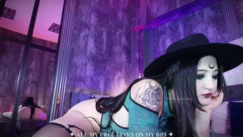 Charlotte online show from 24, 10, 2025