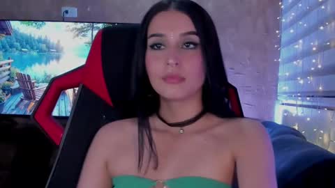 Snapshot of charlotte_greys chatting on 23, 2, 2025 Charlotte  online show from 23, 2, 2025