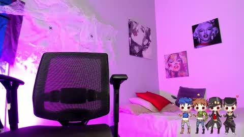 Snapshot of charlotte_joestar chatting on 8, 10, 2025 Charlie  online show from 8, 10, 2025