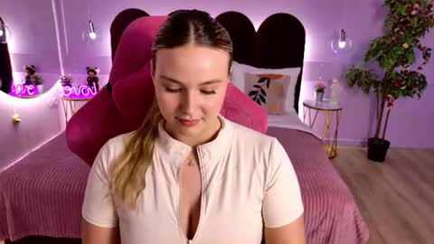 charlotteatwood online show from 22, 6, 2026