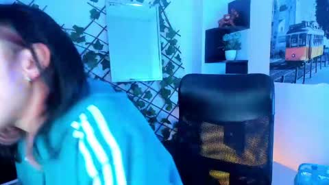charlottestuart_ online show from 6, 5, 2026