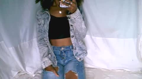 Snapshot of charmantegirl007 chatting on 23, 9, 2025 charmantegirl007 online show from 23, 9, 2025