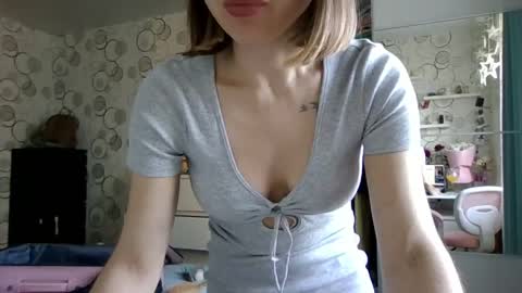 Snapshot of charming__chick chatting on 23, 5, 2026 charming__chick online show from 23, 5, 2026