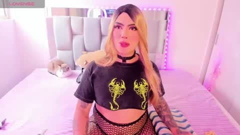 Snapshot of chaturmodels chatting on 16, 9, 2025 Sophie online show from 16, 9, 2025
