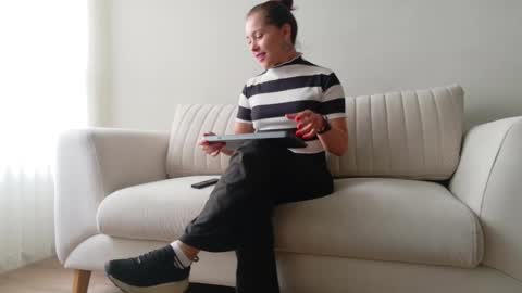 Regina Phalange online show from 18, 11, 2025