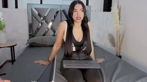 Snapshot of chel_seth chatting on 17, 12, 2025 online show from 17, 12, 2025