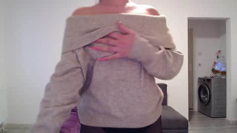 Snapshot of cherry_pie95 chatting on 23, 12, 2024 Sherry online show from 23, 12, 2024