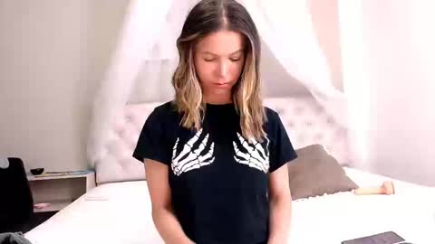 Snapshot of cherrycoloured chatting on 4, 12, 2024 Anna online show from 4, 12, 2024