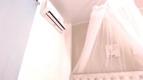 Snapshot of cherrycoloured chatting on 10, 1, 2025 Anna online show from 10, 1, 2025