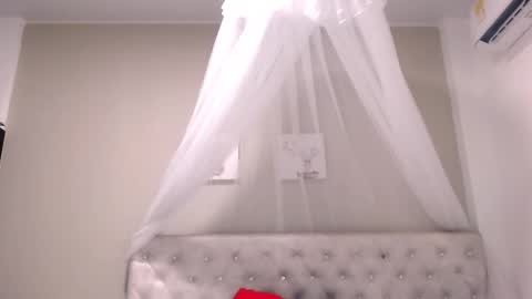 Snapshot of cherrycoloured chatting on 25, 1, 2025 Anna online show from 25, 1, 2025