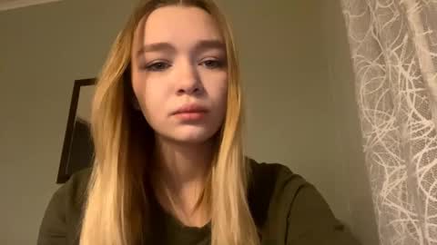 Snapshot of cherryleija chatting on 20, 12, 2025 Lei online show from 20, 12, 2025