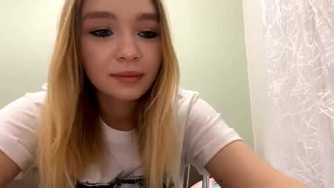 Snapshot of cherryleija chatting on 23, 12, 2025 Lei online show from 23, 12, 2025