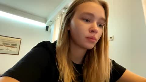 Snapshot of cherryleija chatting on 11, 3, 2026 Lei online show from 11, 3, 2026