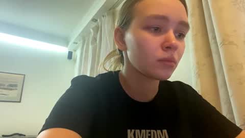 Snapshot of cherryleija chatting on 19, 3, 2026 Lei online show from 19, 3, 2026