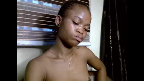 Snapshot of cherryxpussy chatting on 5, 3, 2025 cherryxpussy online show from 5, 3, 2025