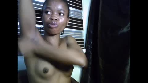 Snapshot of cherryxpussy chatting on 5, 3, 2025 cherryxpussy online show from 5, 3, 2025